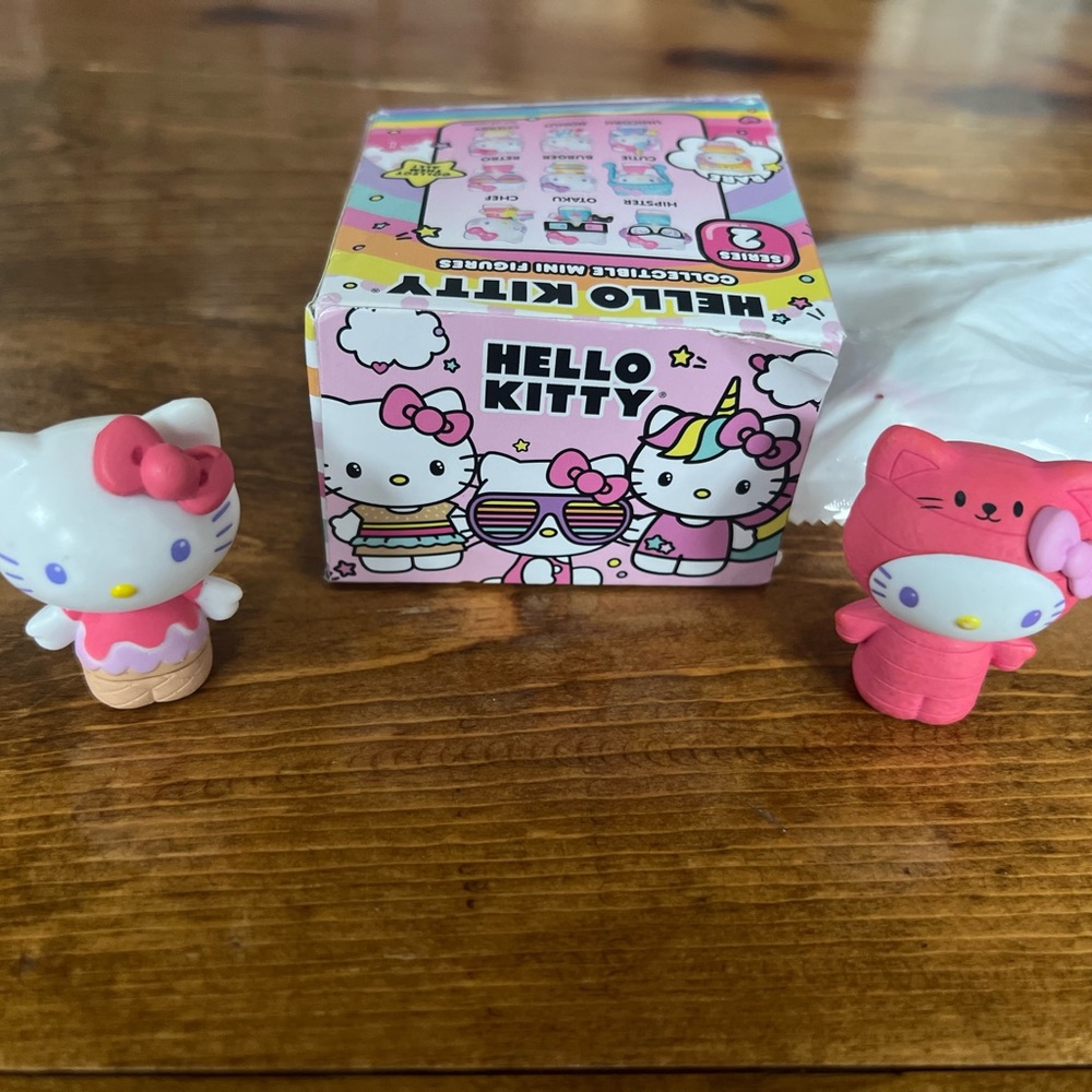 Hello Kitty Series 2 Mini Figure in Pink and White and 2 additional figures
